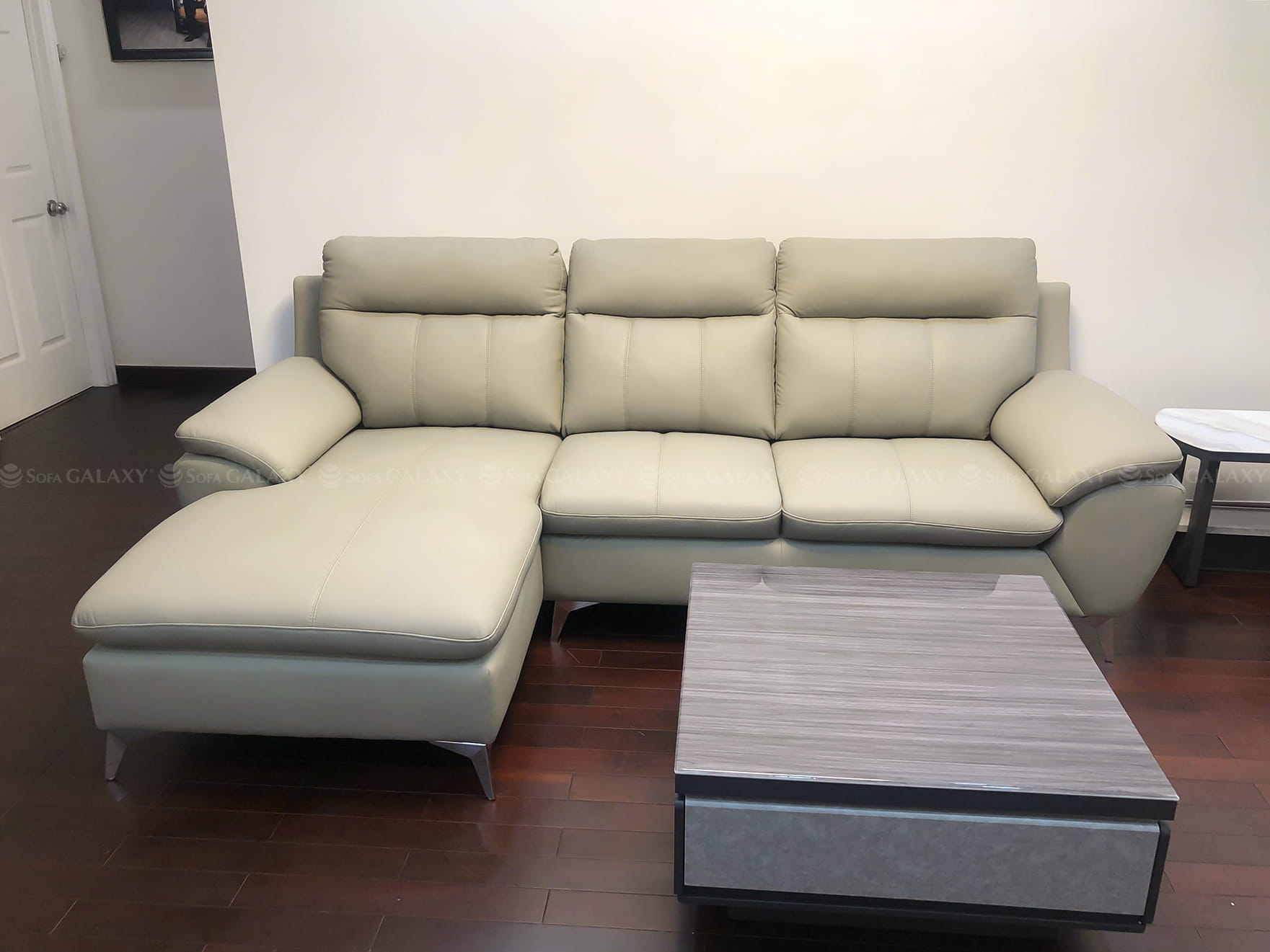 Sofa Salorn màu xám nhạt kích thước 2m6 cùng bàn trà tại nhà khách