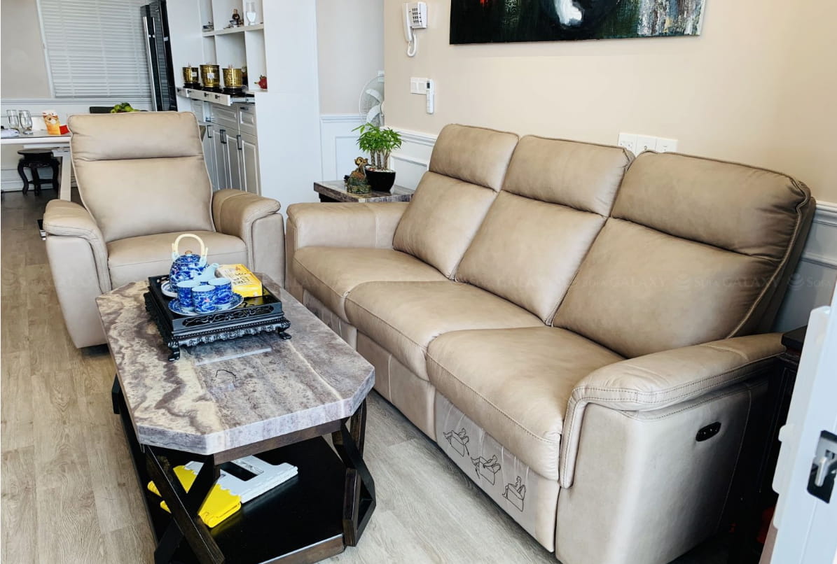 Sofa chỉnh điện Urbino 3 chỗ và 1 chỗ tại nhà khách góc nghiêng