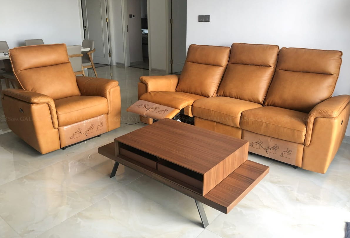 Sofa chỉnh điện Urbino màu nâu 3 chỗ và 1 chỗ tại nhà khách góc nghiêng