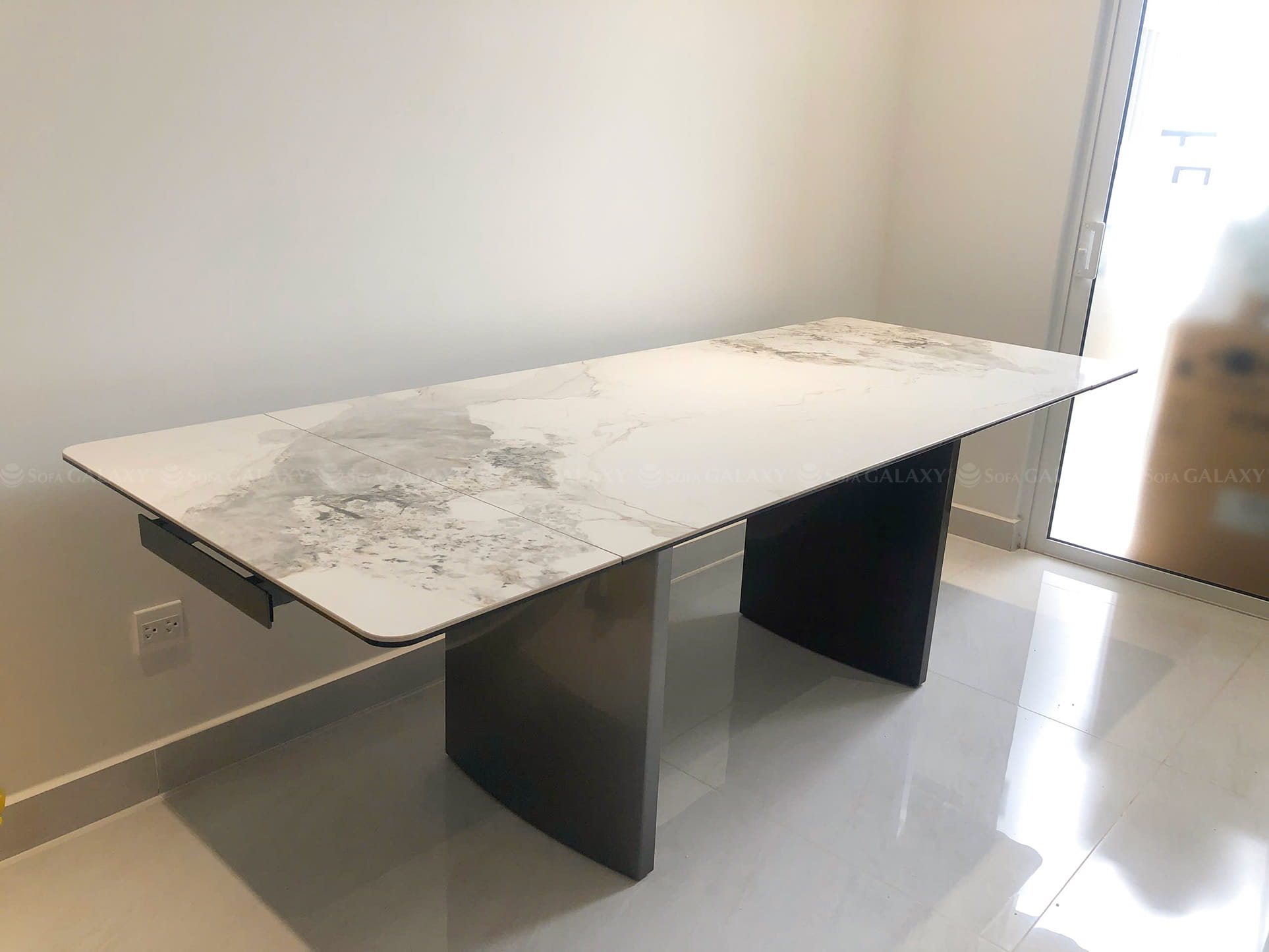 Bộ bàn ăn mở rộng Gate bàn giao tại nhà khách căn hộ Sunrise Riverside, Nhà Bè