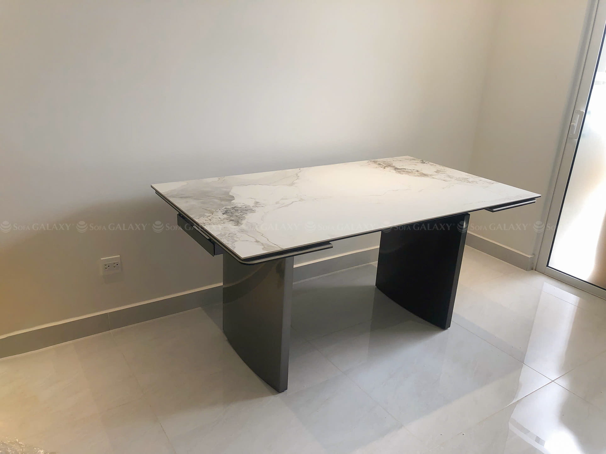 Bộ bàn ăn mở rộng Gate bàn giao tại nhà khách căn hộ Sunrise Riverside, Nhà Bè