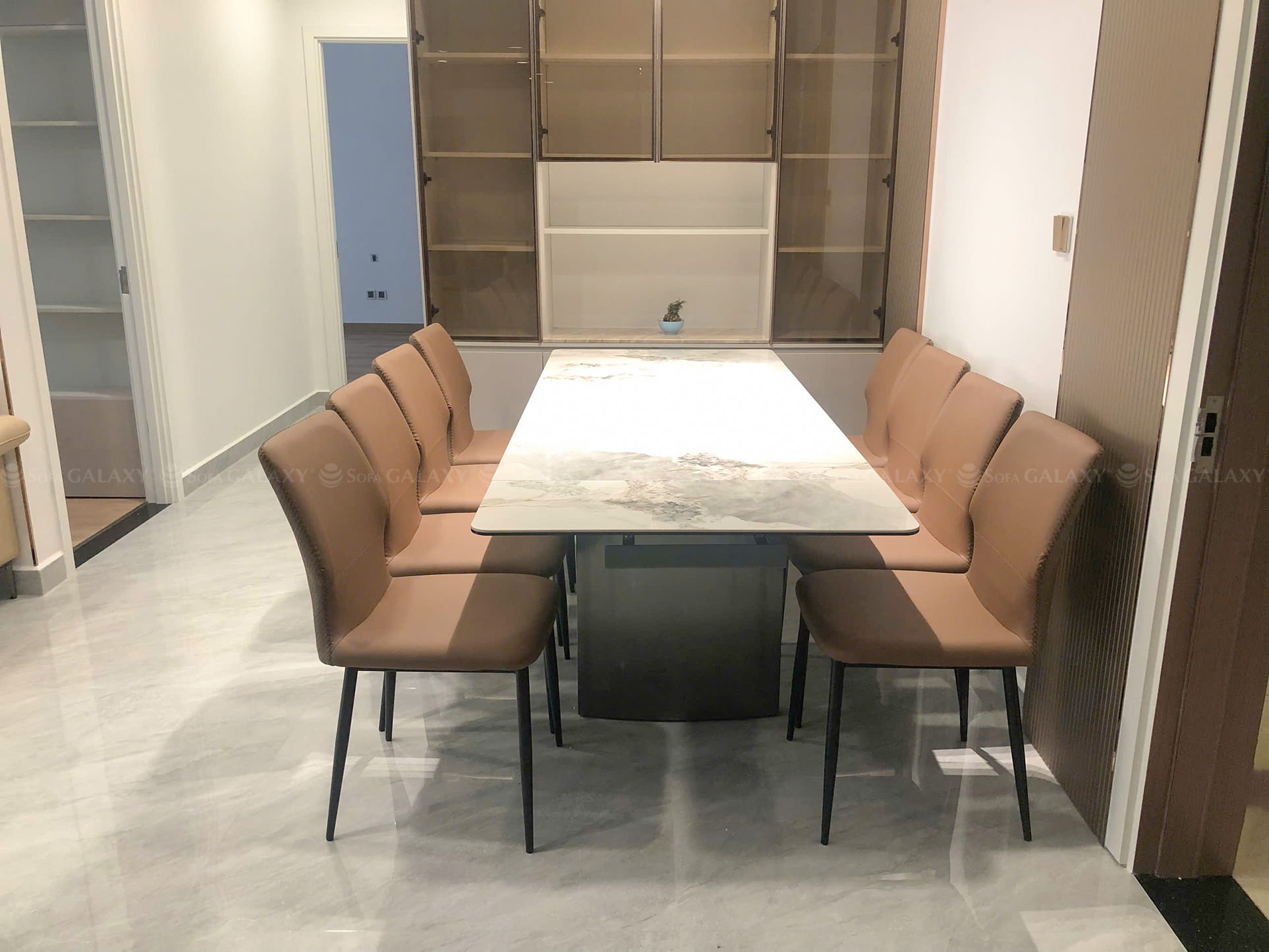 Bộ bàn ăn mở rộng Gate bàn giao tại nhà khách căn hộ Vinhomes Central Park