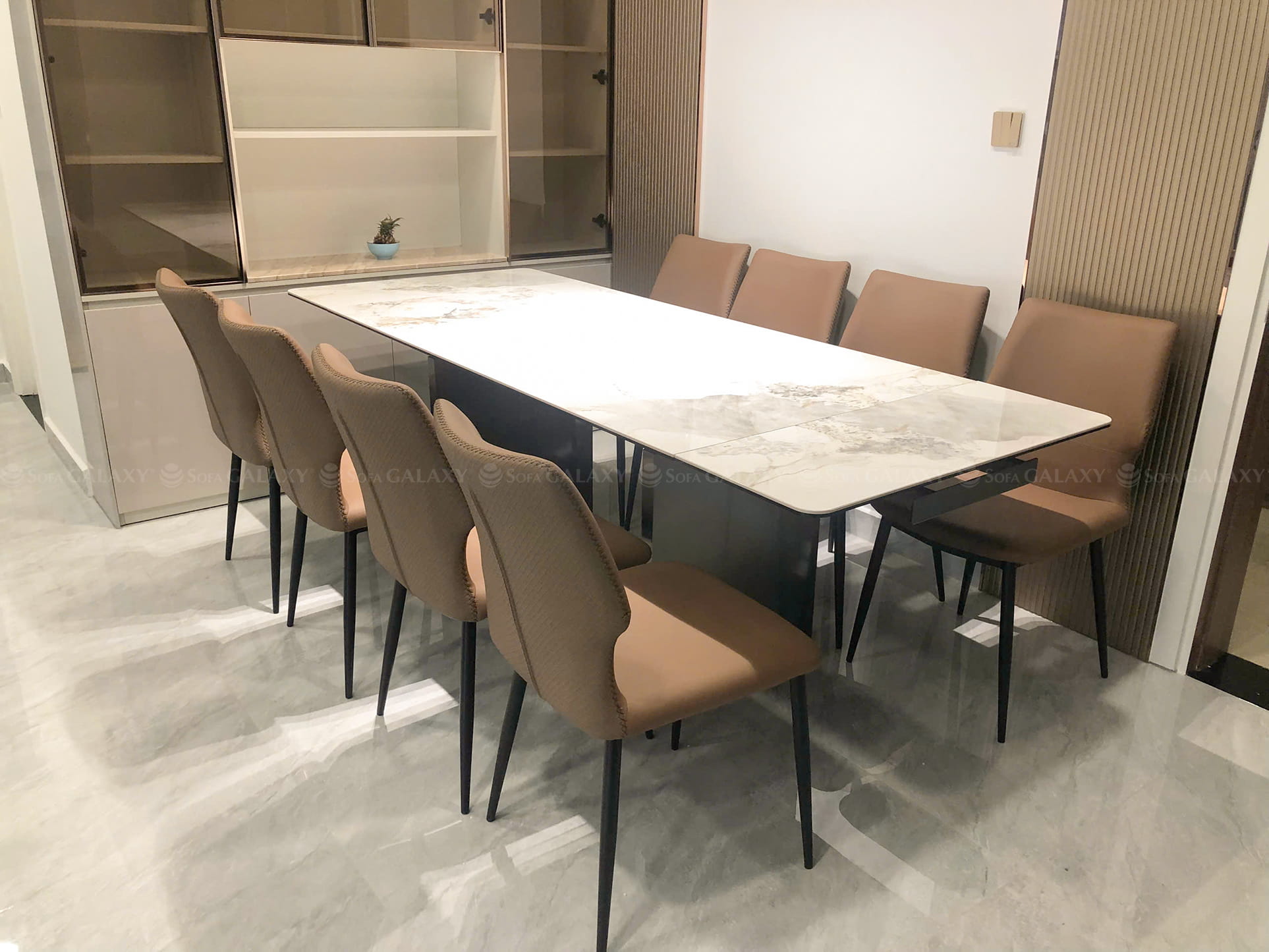 Bộ bàn ăn mở rộng Gate bàn giao tại nhà khách căn hộ Vinhomes Central Park