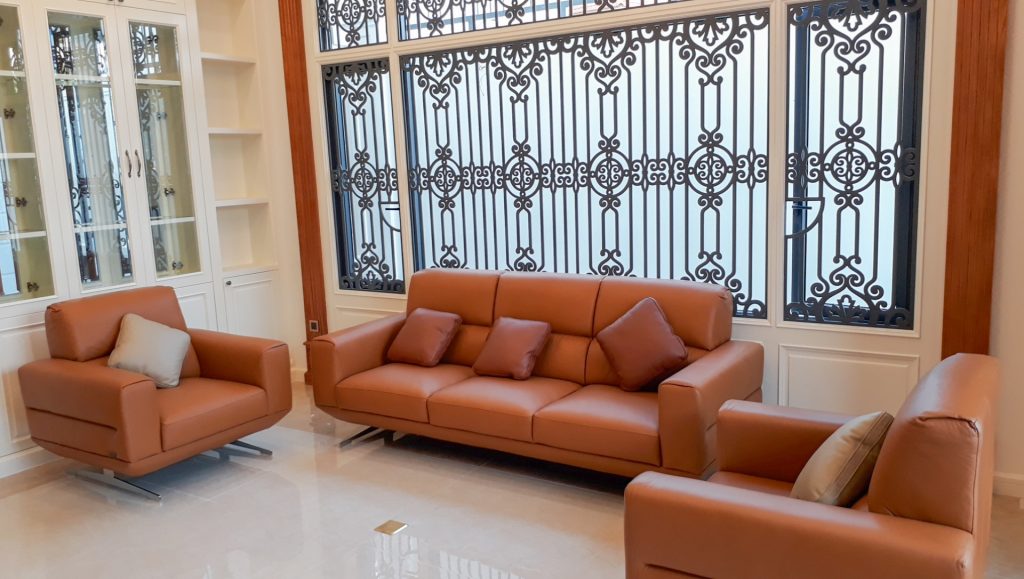 Bộ sofa Genova da bò nhập khẩu Ý màu cam, hình tại nhà khách