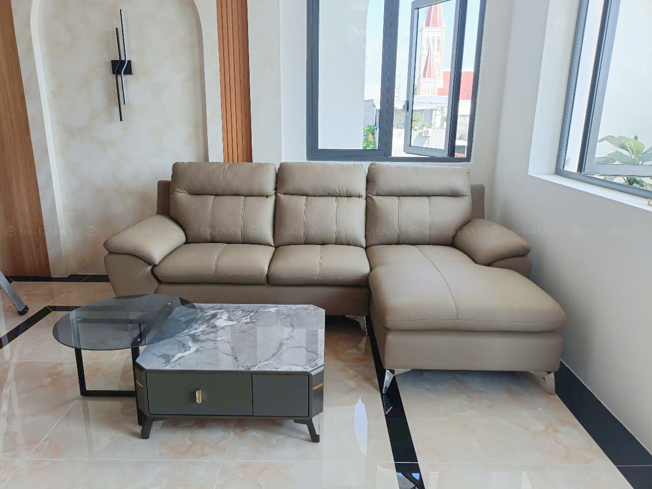 Salorn - Sofa Malaysia màu be kích thước nhỏ tại nhà khách Cai Lậy