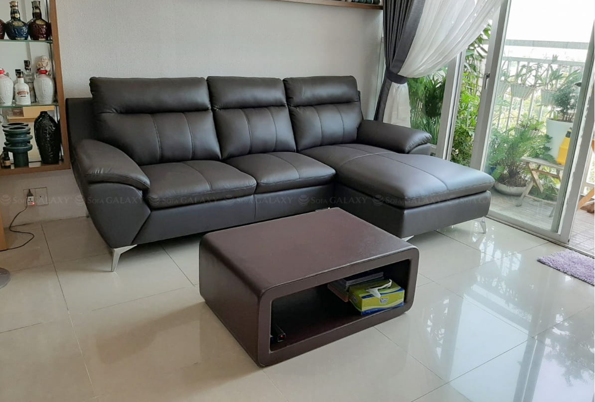 Sofa da bò Salorn nhập khẩu chính hãng Malaysia màu đen kích thước nhỏ gọn tại nhà khách
