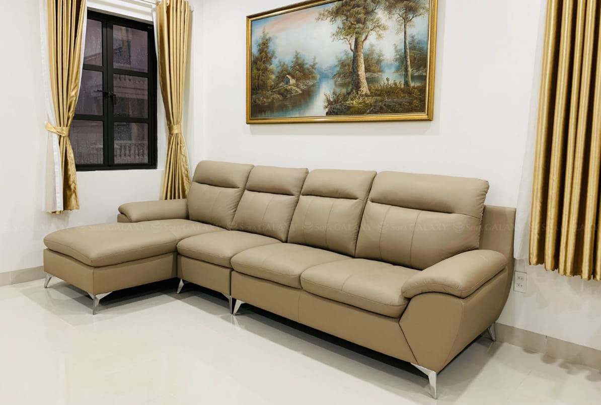 Sofa Salorn màu be kích thước 3m2 tại nhà khách góc nghiêng