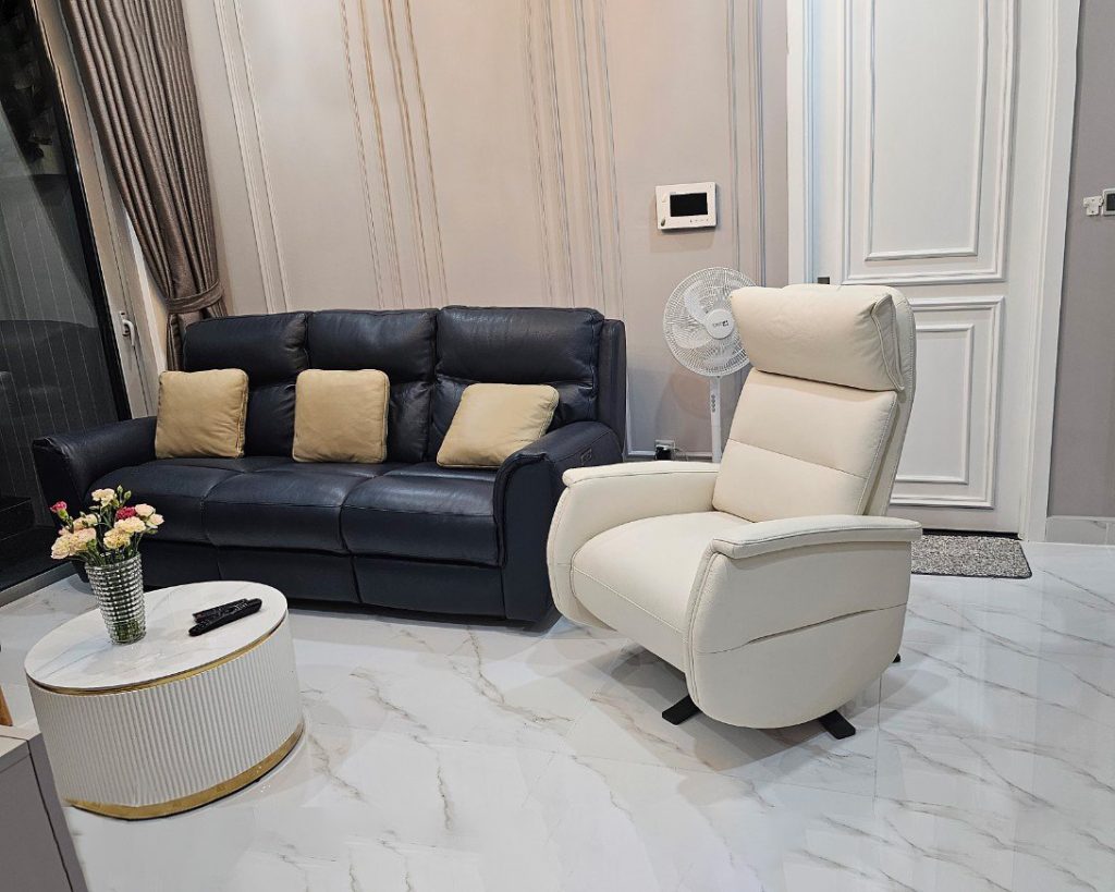 Sofa Catalina nhập khẩu Ý màu xanh navy bàn giao tại nhà khách Vinhomes Central Park
