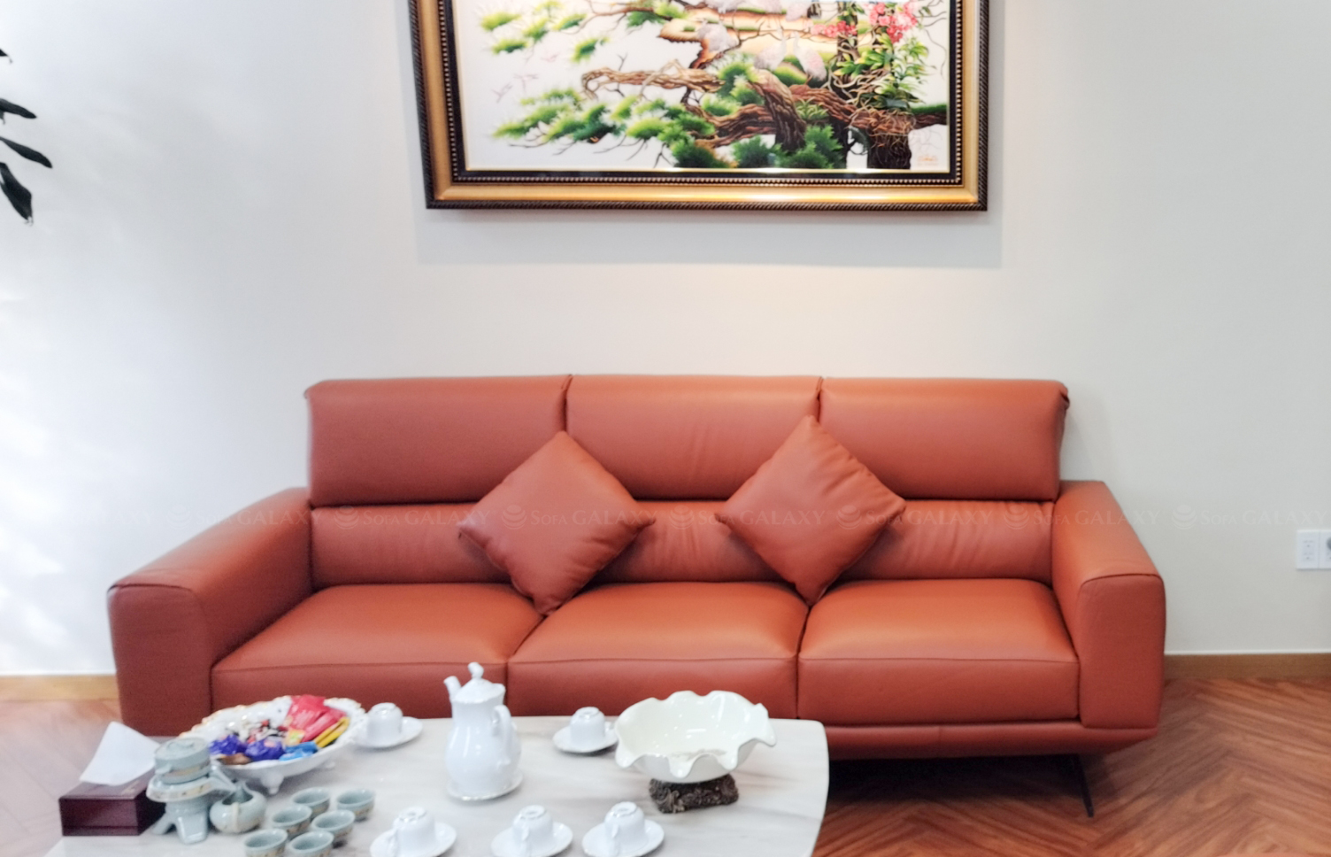 Sofa băng 3 chỗ da bò Genova nhập khẩu nguyên kiện từ Ý tại văn phòng khách
