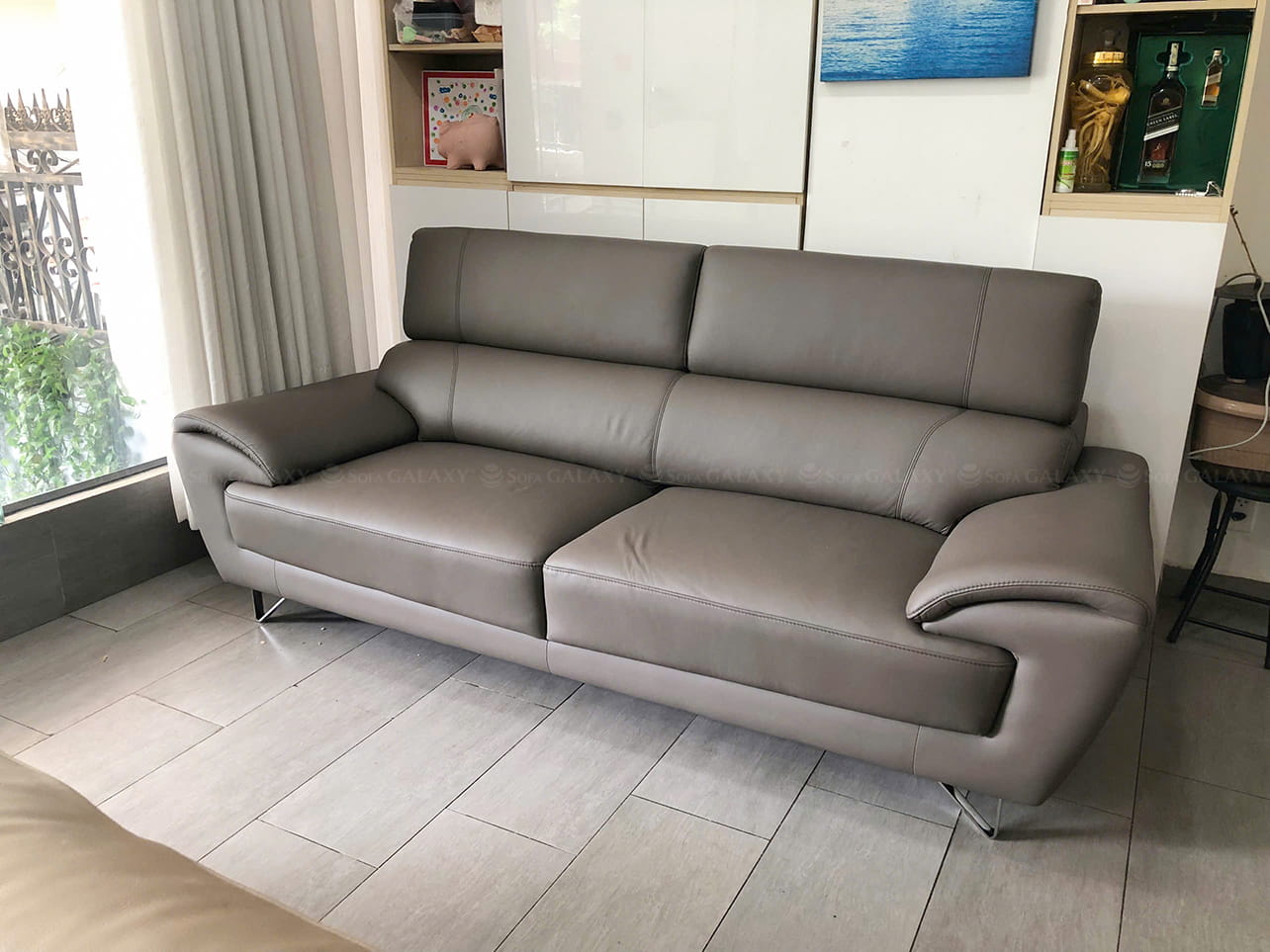Sofa Vichy da bò nhập khẩu Malaysia màu xám tại nhà khách quận 7