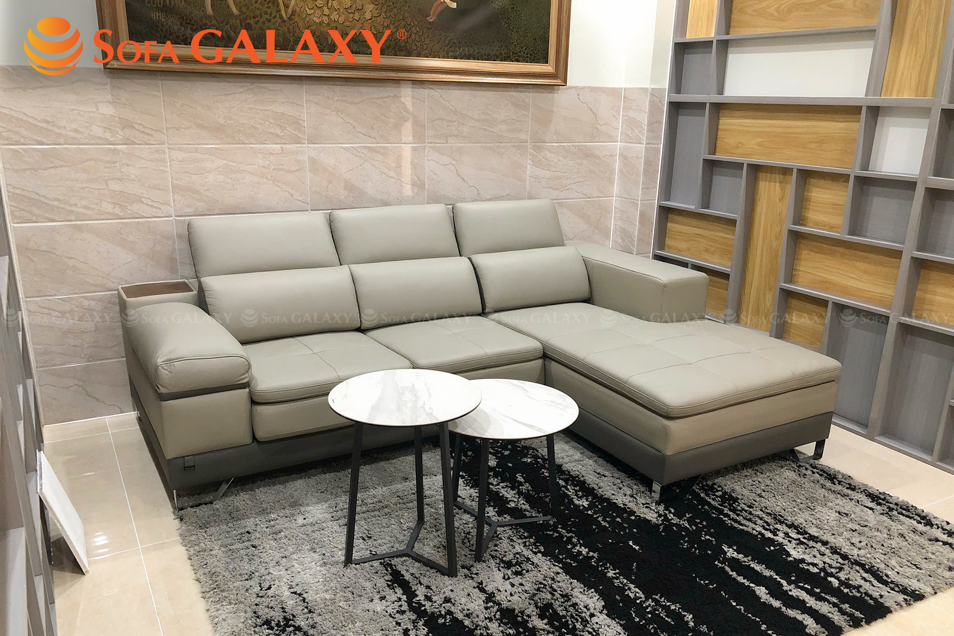 sofa giường Monteria màu xám nhạt kích thước nhỏ tại nhà khách góc nghiêng