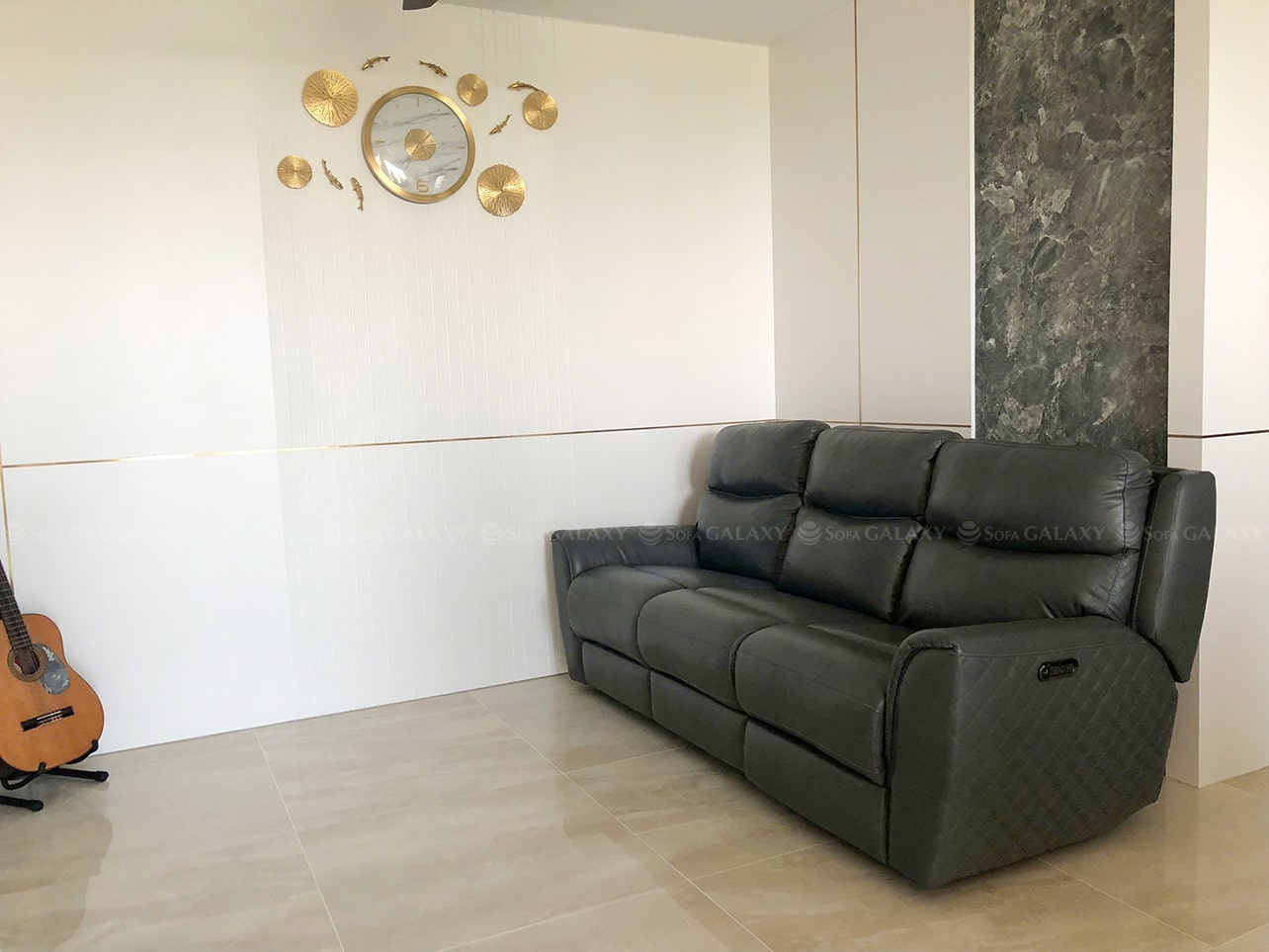 Sofa băng 3 chỗ chỉnh điện da bò nhập khẩu Ý tên Catalina, màu xám, hình tại nhà khách căn hộ Horizon quận 7, cận cảnh sofa