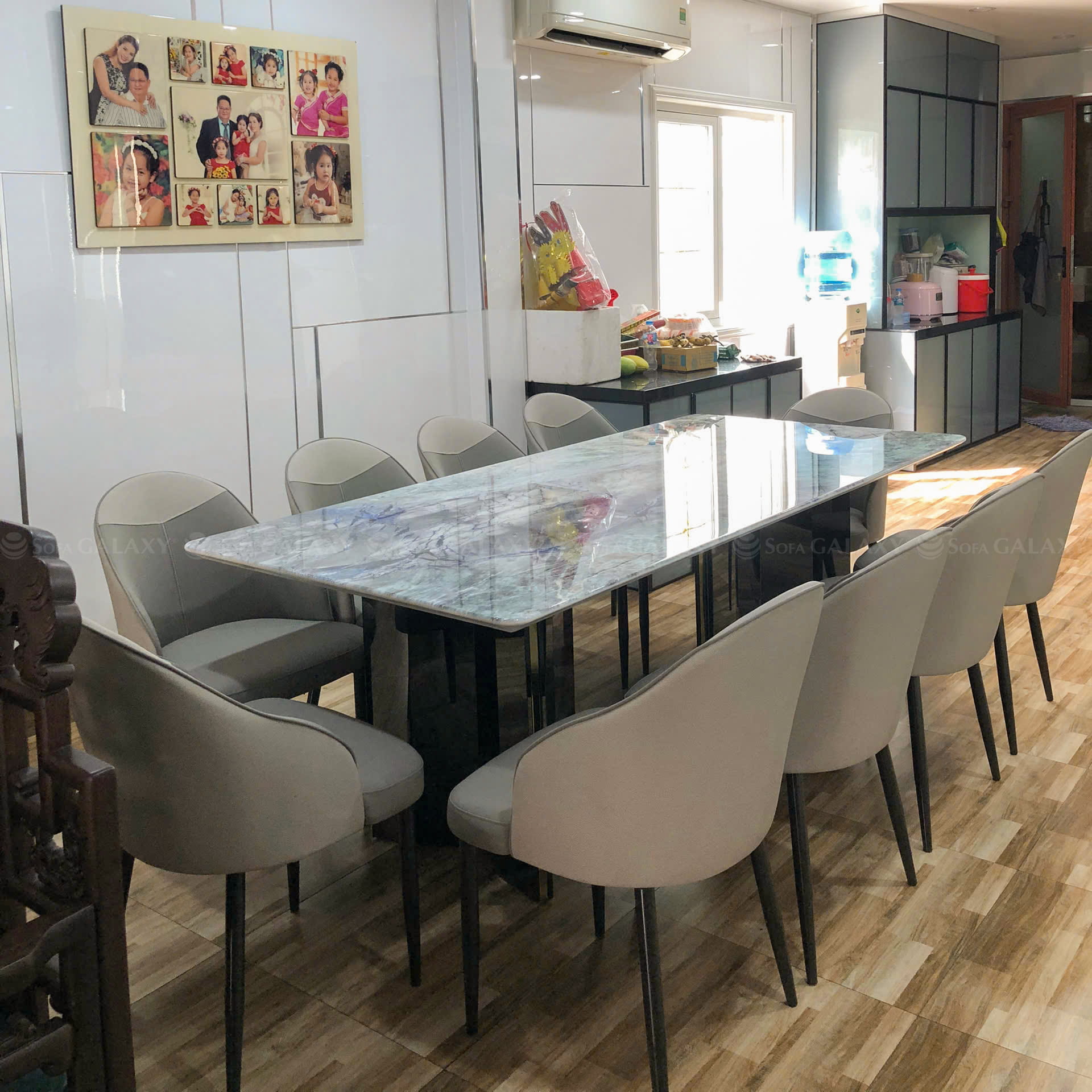 Bàn ăn Atina đá tự nhiên Bạch Ngọc 2m2 bàn giao tại nhà khách quận Tân Phú