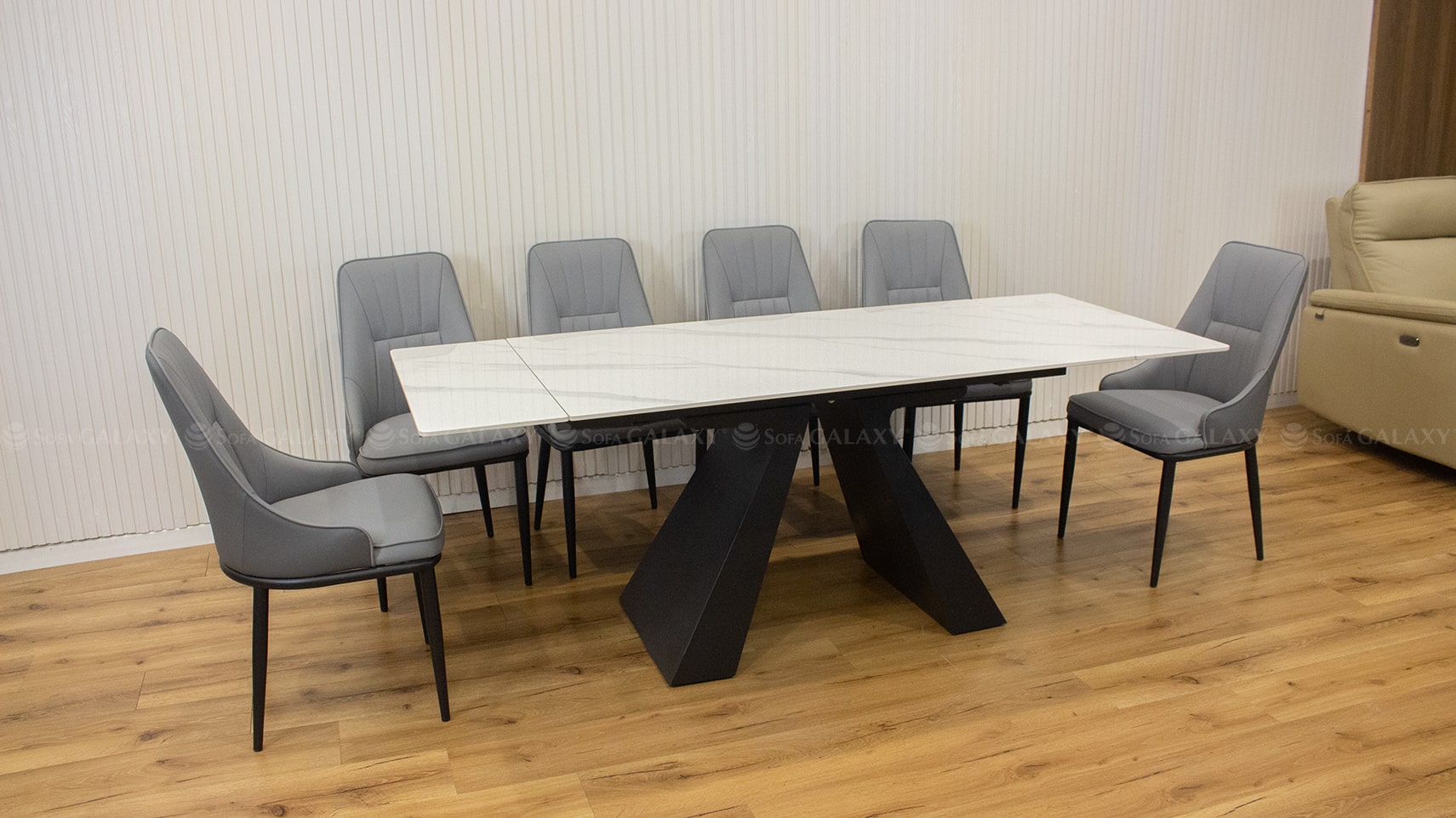 Bàn ăn mở rộng 1m4-2m Chris và 6 ghế, hình bàn đã mở rộng lên 2m chụp nghiêng