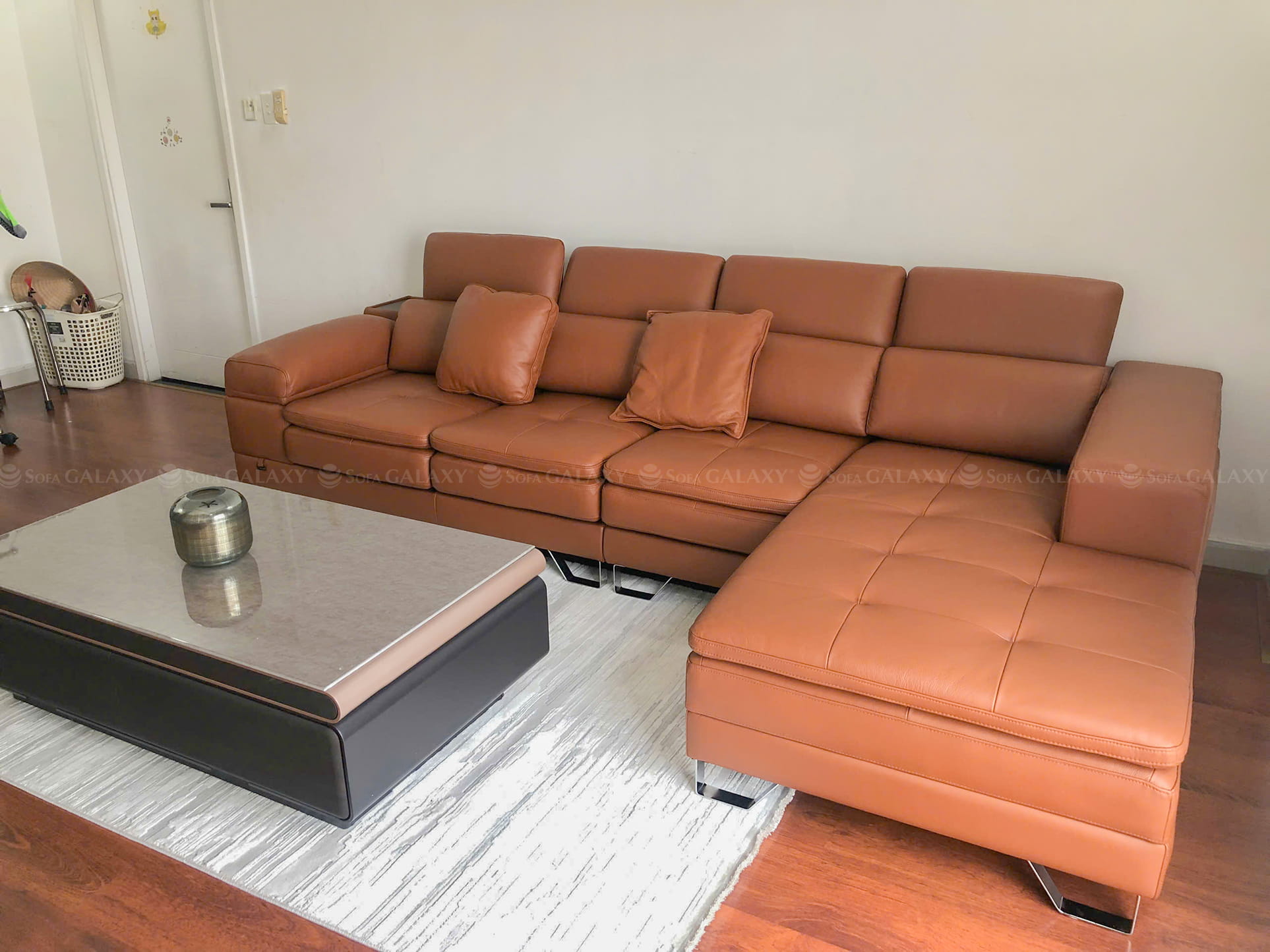 sofa da bò monteria nhập khẩu malaysia và bàn trà dona bàn giao tại nhà khách Ctitizen