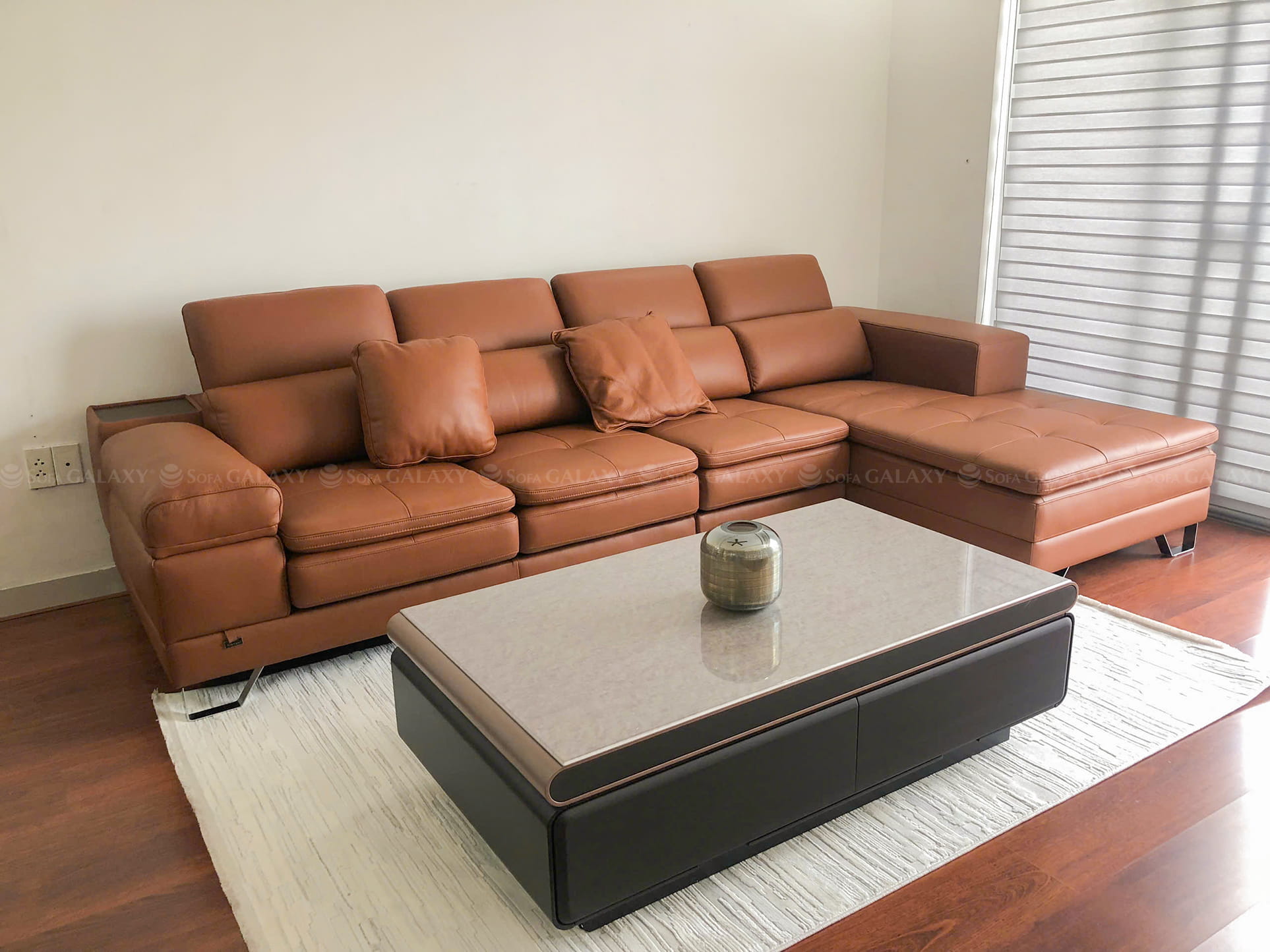 sofa da bò monteria nhập khẩu malaysia và bàn trà dona bàn giao tại nhà khách Ctitizen